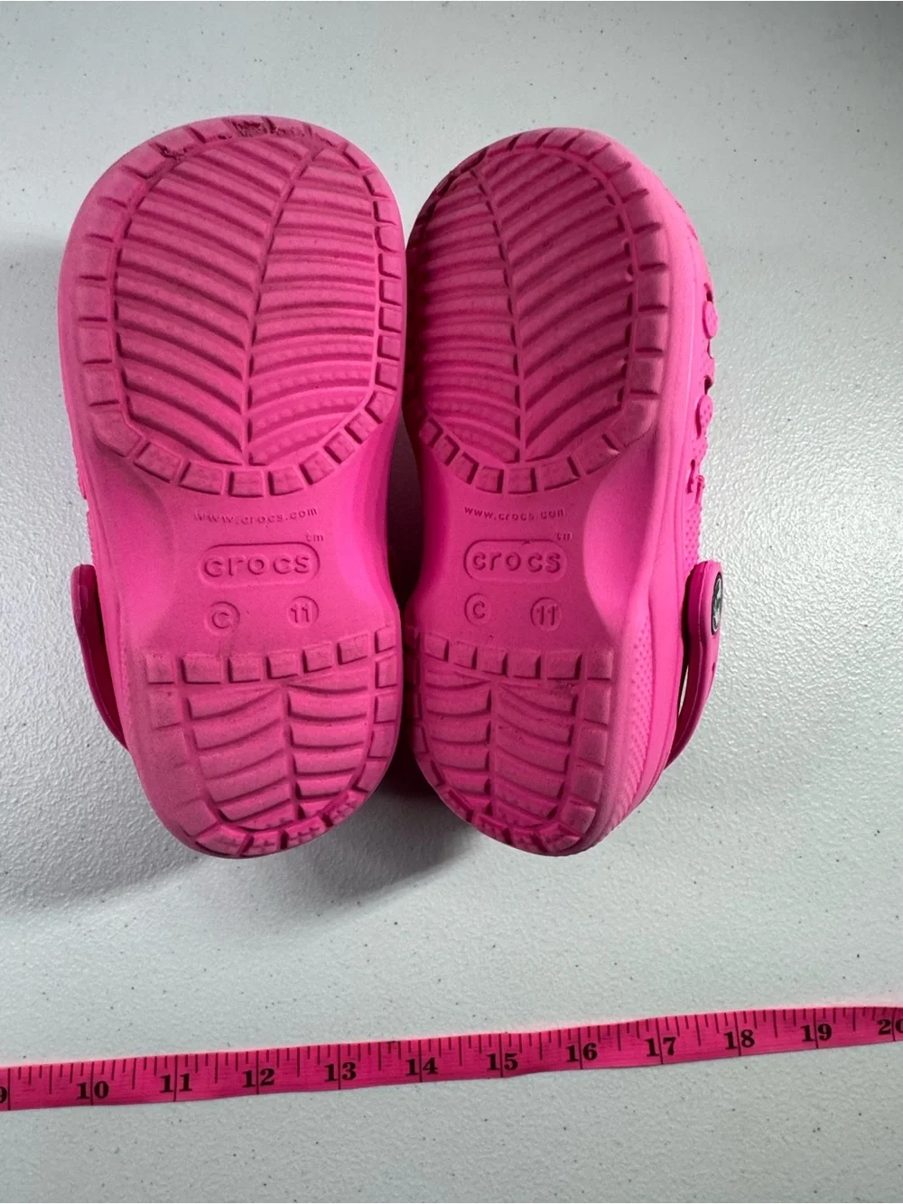 CROCS Kids Classic Clog in Bright Pink